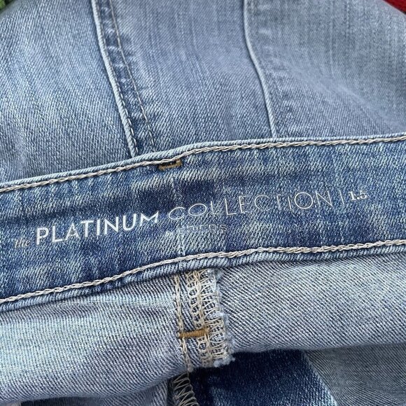 Chicos Platinum Collection Wmn 1.5 / 10 Light Wash Denim Straight Leg Crop Jeans - Picture 7 of 9